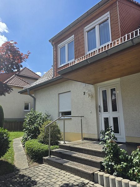 Teilansicht Straße links