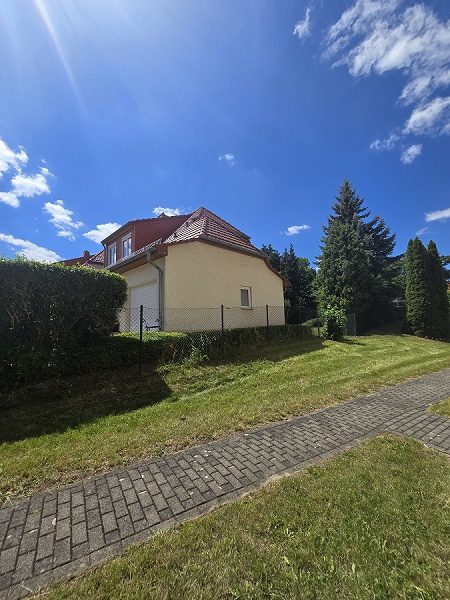 Seitenansicht Giebel zu Garage