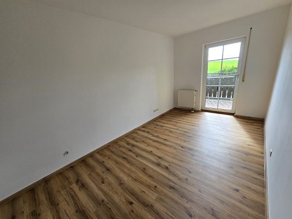 Teilansicht Schlafen mit Balkonaustritt