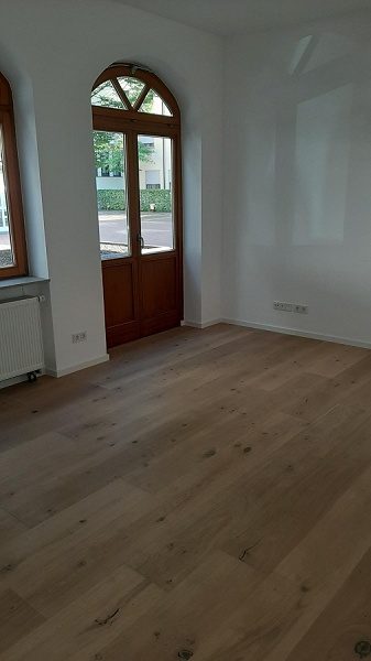Teilansicht mit Bodentiefen Fenster